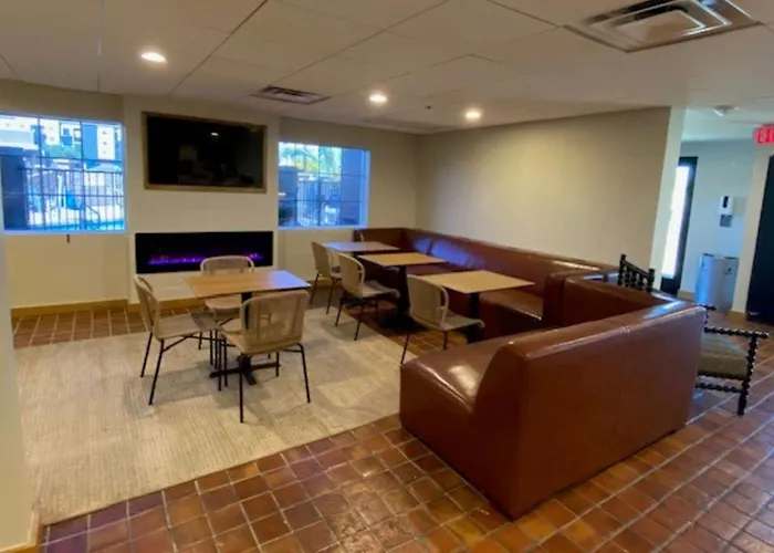 La Quinta & By Wyndham University, Phoenix 2*