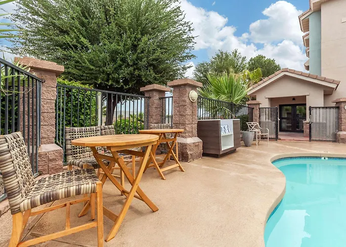 La Quinta & By Wyndham University, Phoenix 2*